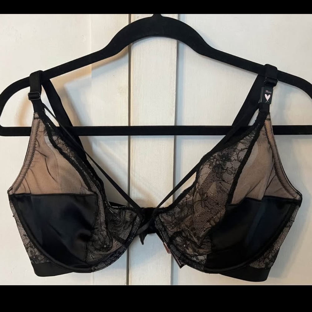 Brand new with tags 38 DD Victoria Secret bra